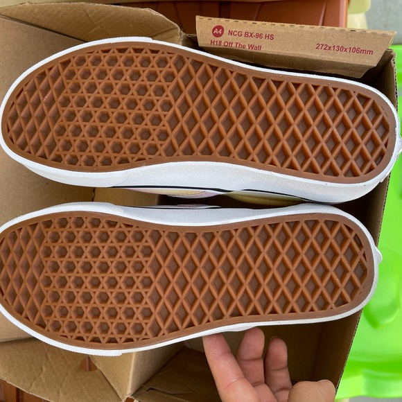 Aura Classic Slip On Vans NWB - Picture 2 of 5